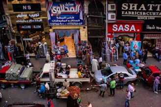 Local Haitian market bustling with people supported by redeviva projects.