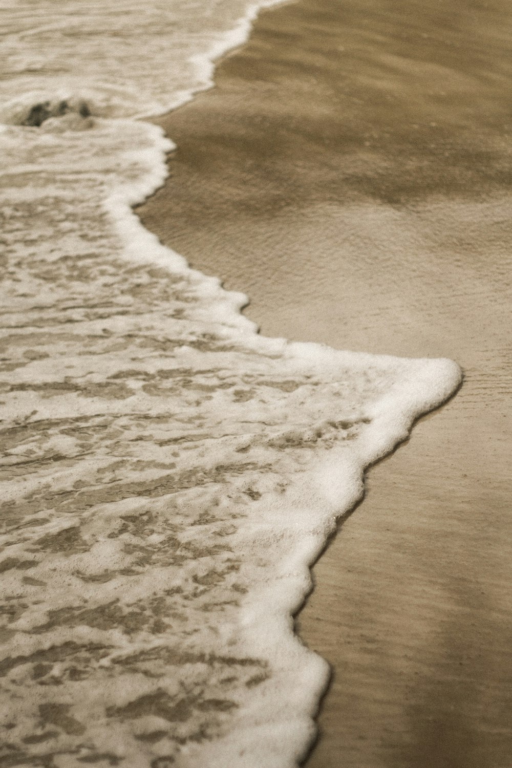 ocean waves crashing on shore