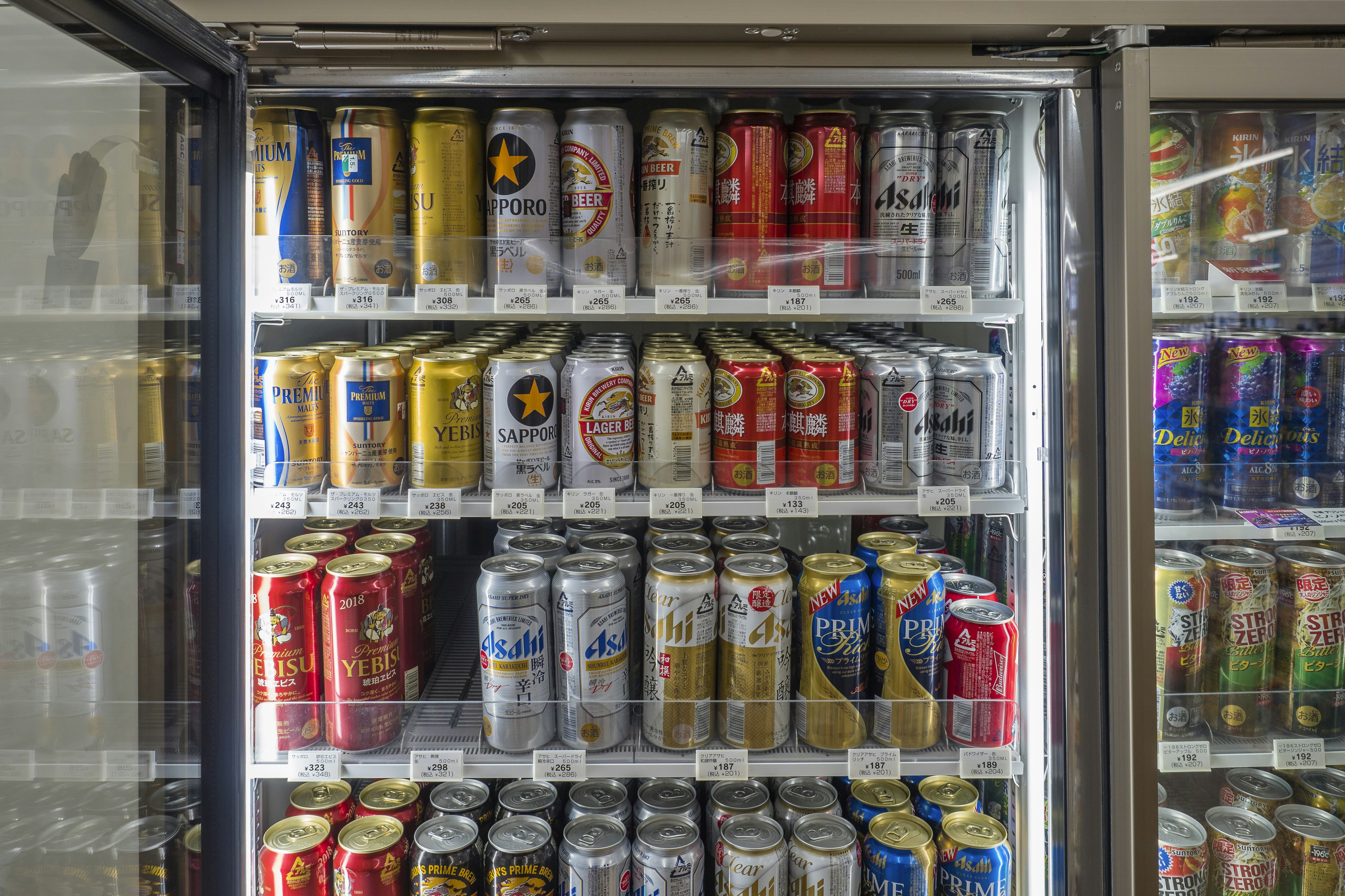 yellow and red labeled cans, Canned beer in Japan