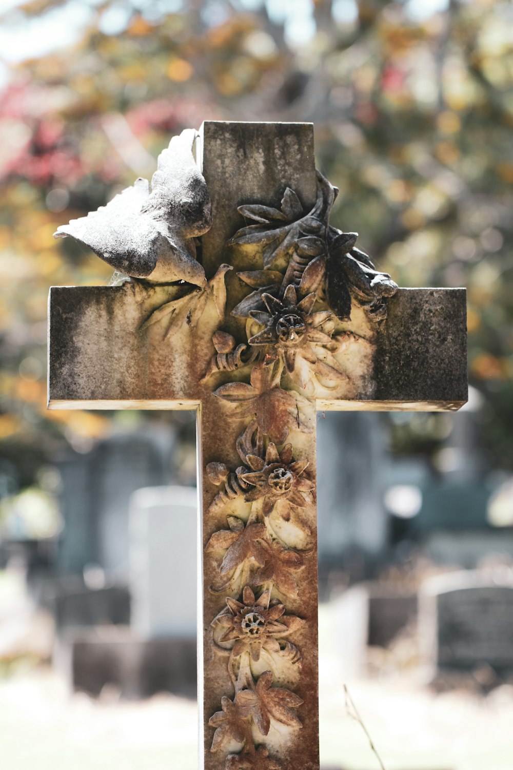 a cross with a bunch of flowers on it