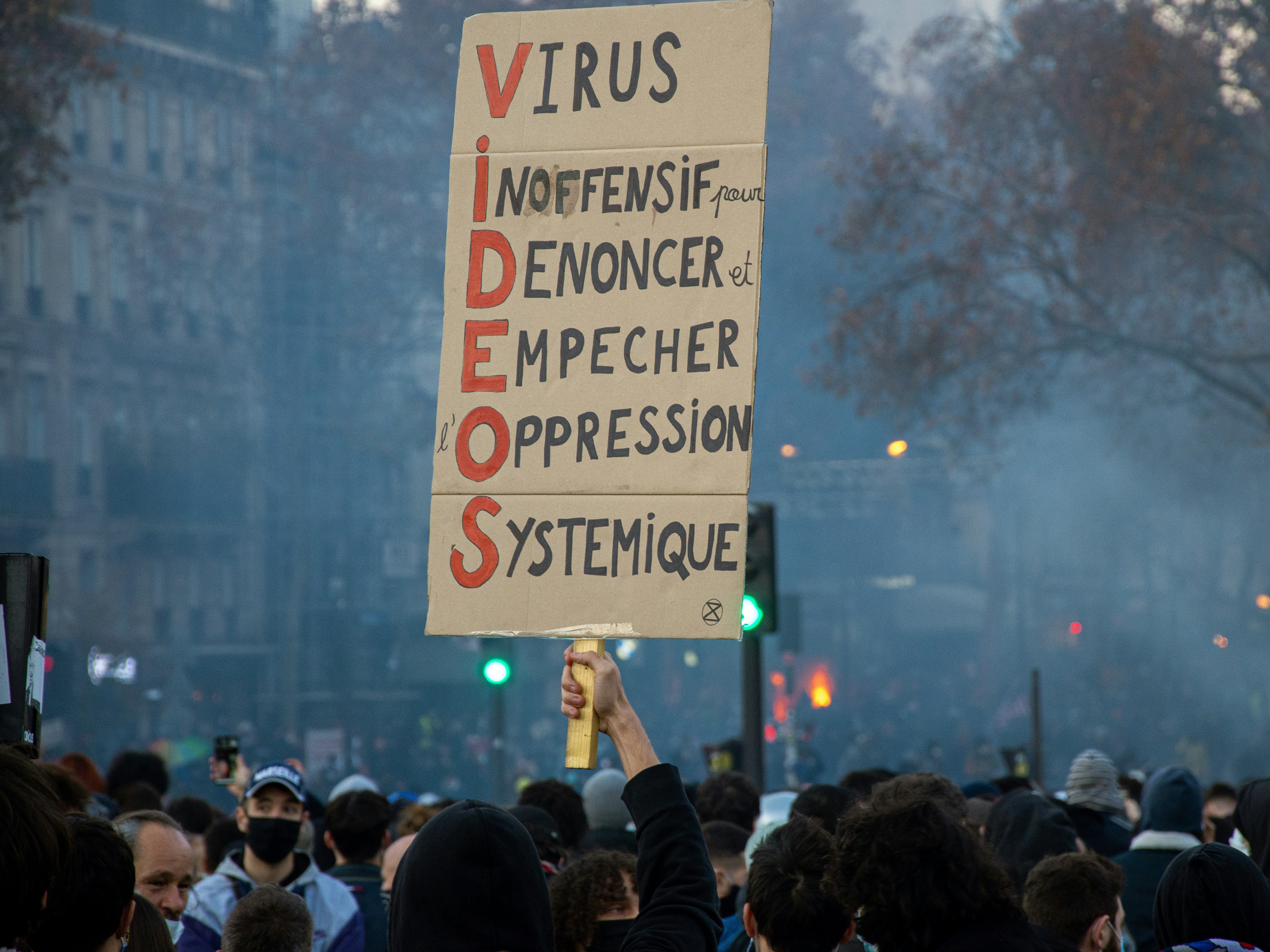 Ένταση στη Γαλλία: Μια Παρατήρηση Πυροδοτεί Συζήτηση