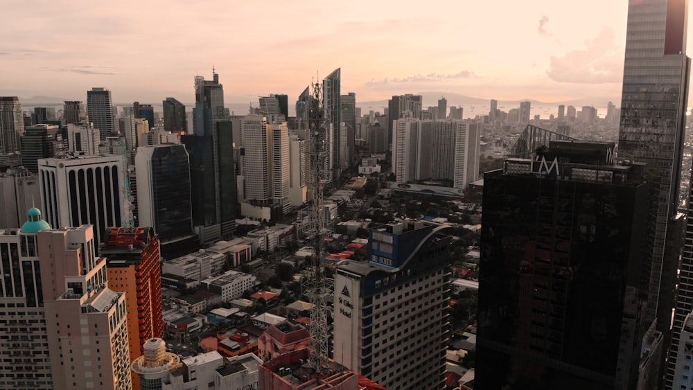 Vista aérea de los edificios de la ciudad durante el día