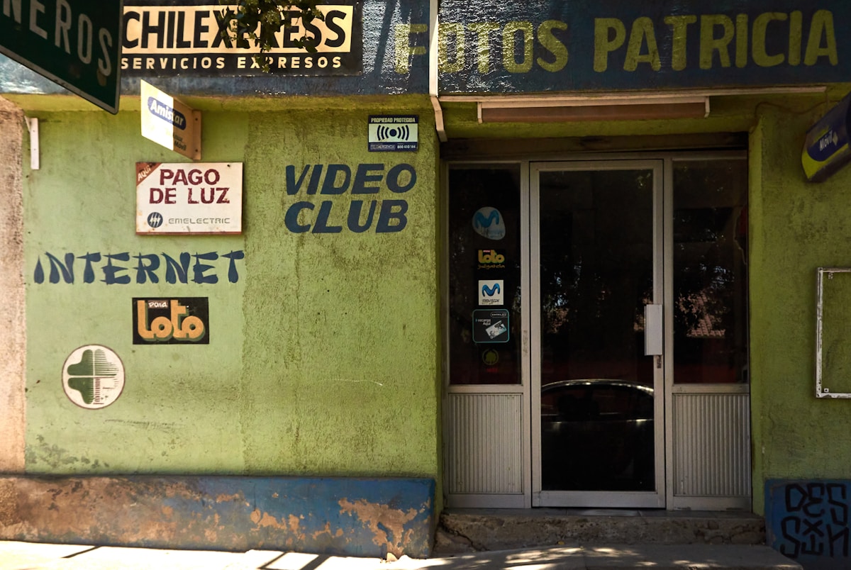 Pichilemu pueblo — costanera local donde vive PichilemuWear dentro de Lilafken Apart