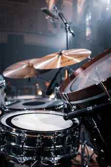 brown and white drum set