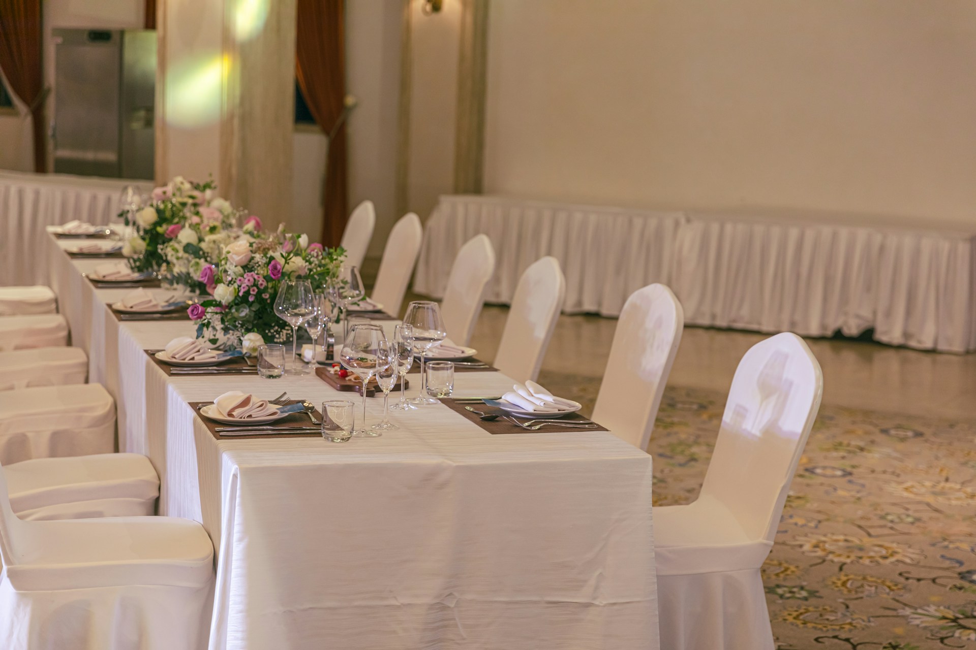 white table cloth with white table cloth