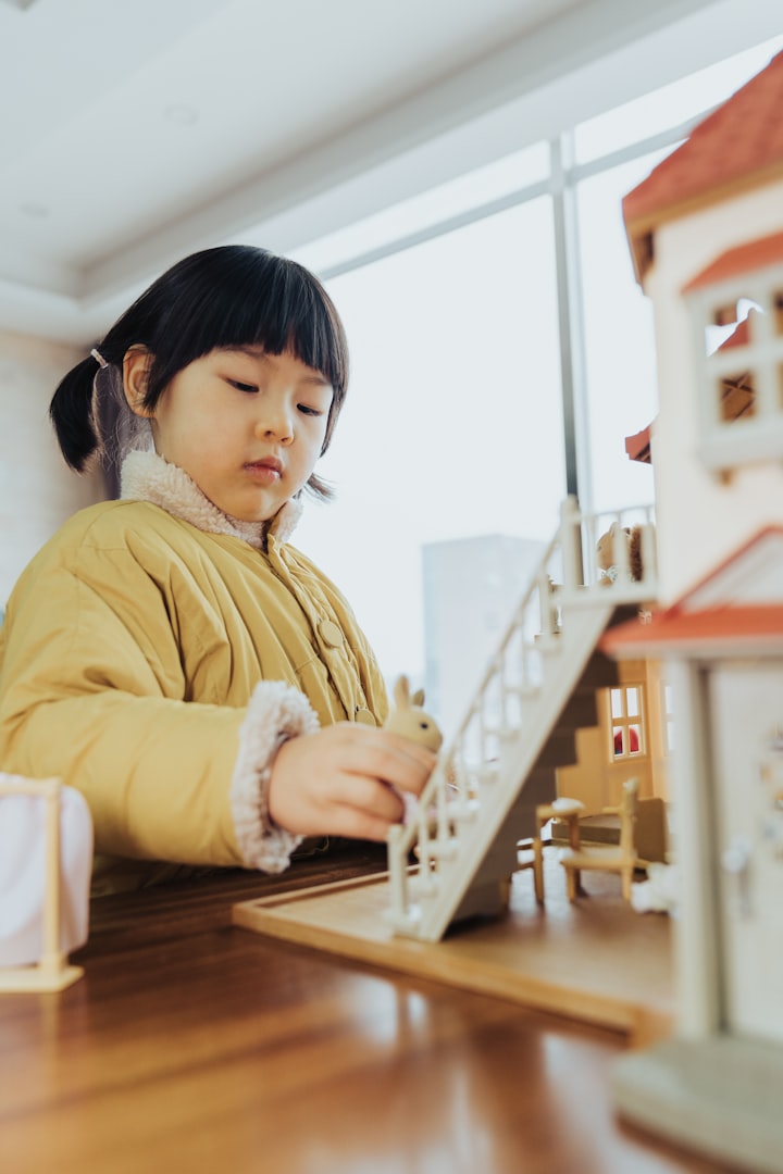 How to make doll house from the card board