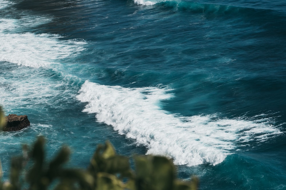 ocean waves crashing on shore during daytime