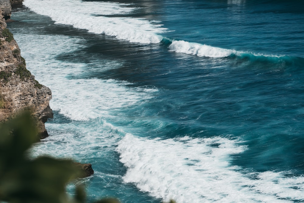 ocean waves crashing on shore during daytime