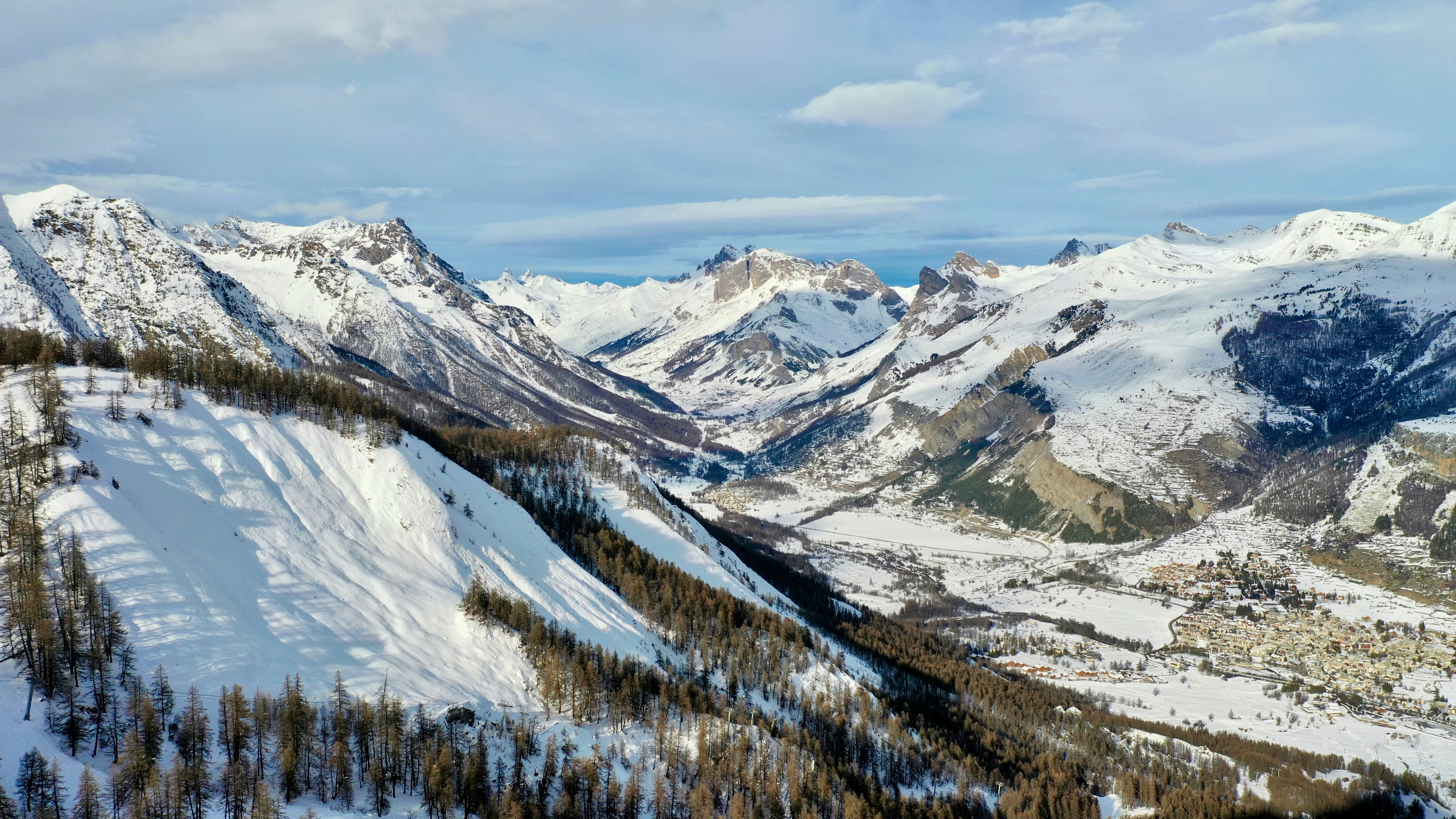 snow covered mountain under blue sky during daytime, 