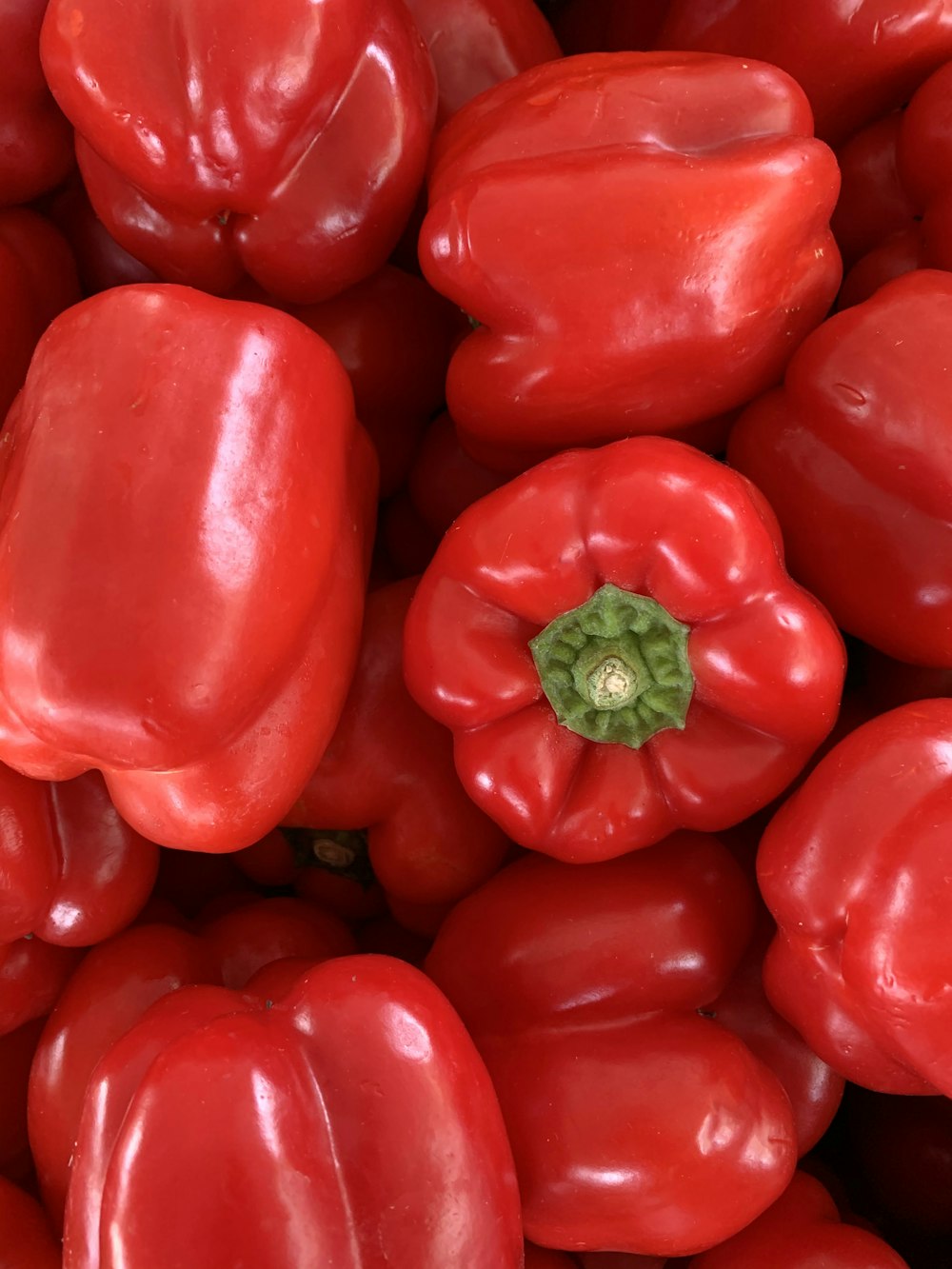 red bell pepper in close up photography