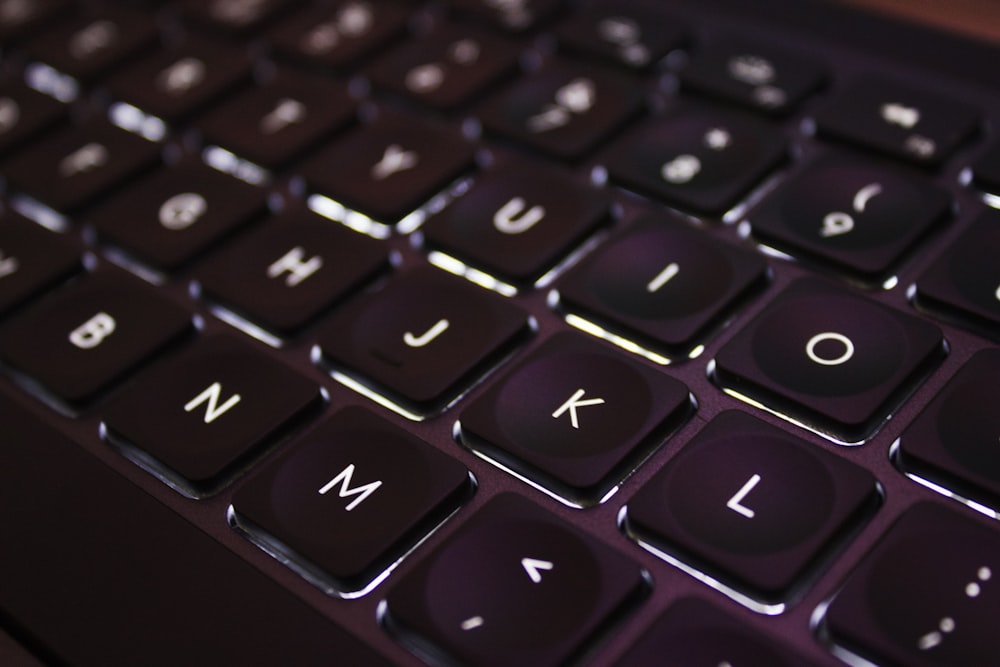 black computer keyboard showing keyboard