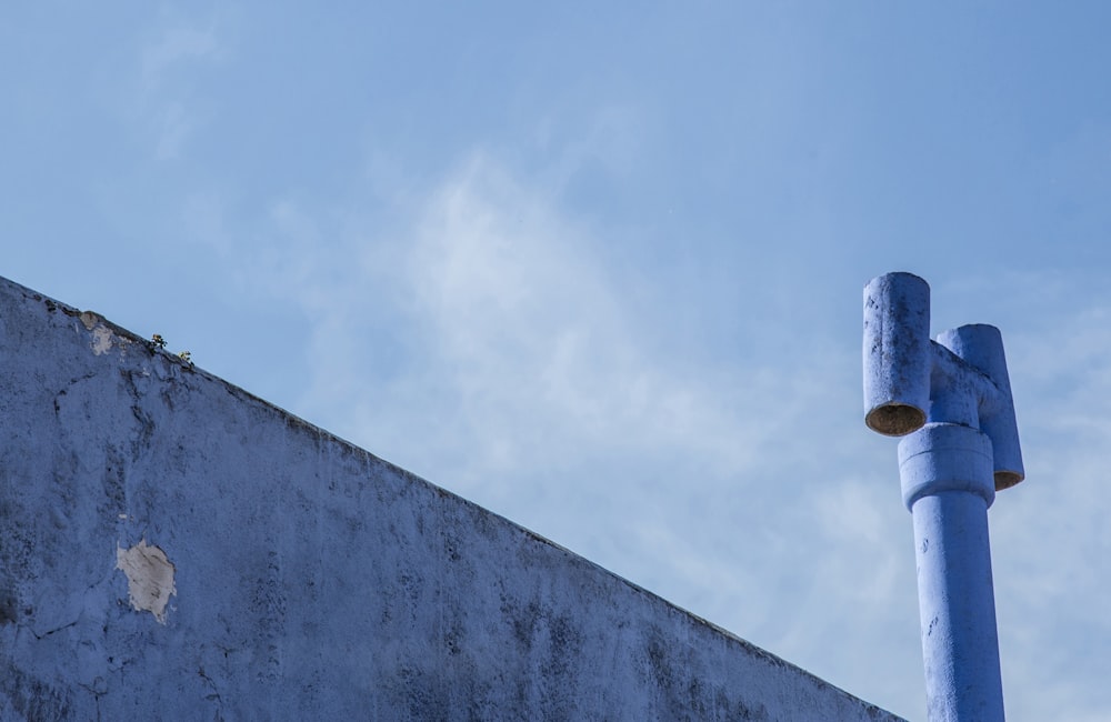 gray concrete wall under blue sky during daytime