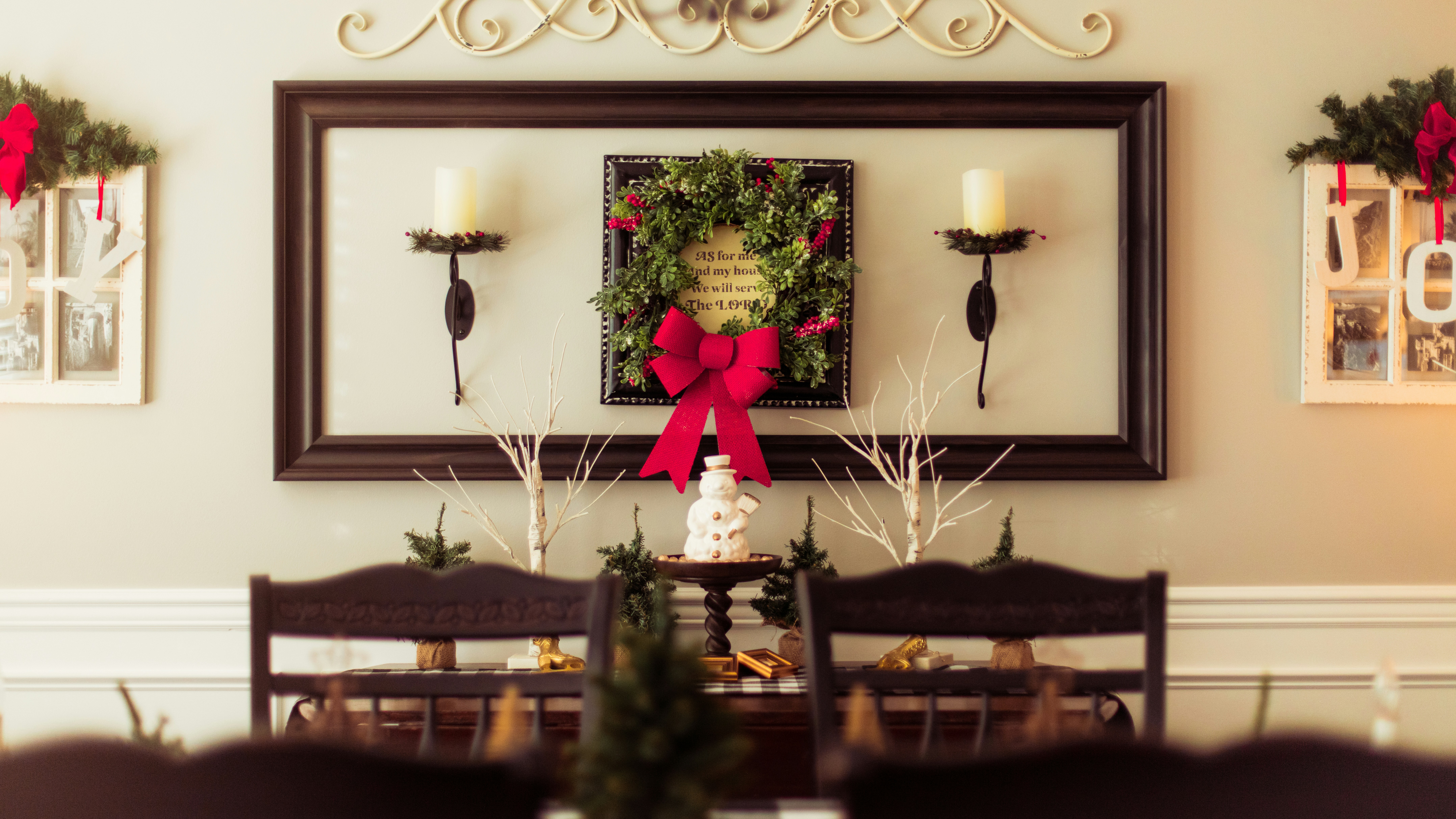 Mantle with christmas decor - Gear Den