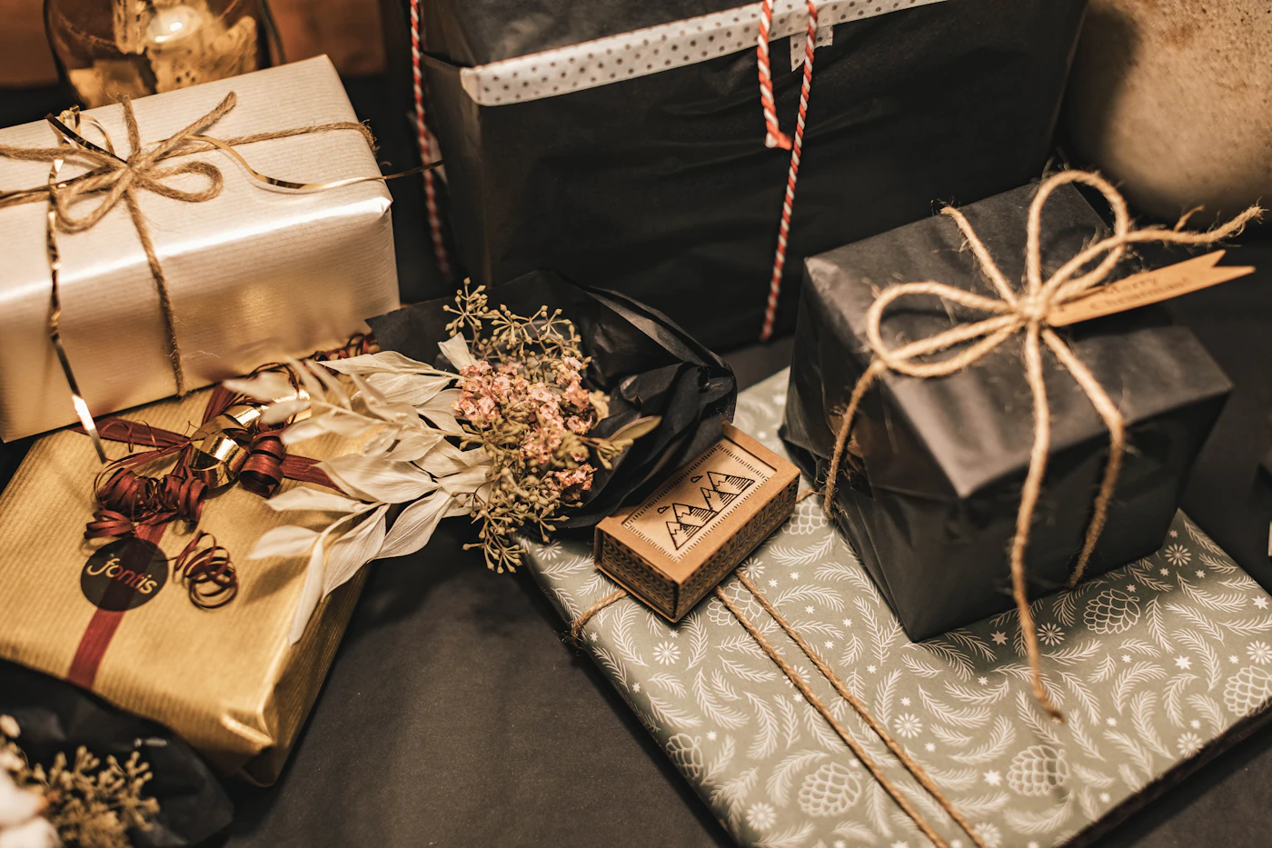 Magnetic closure gift packaging box