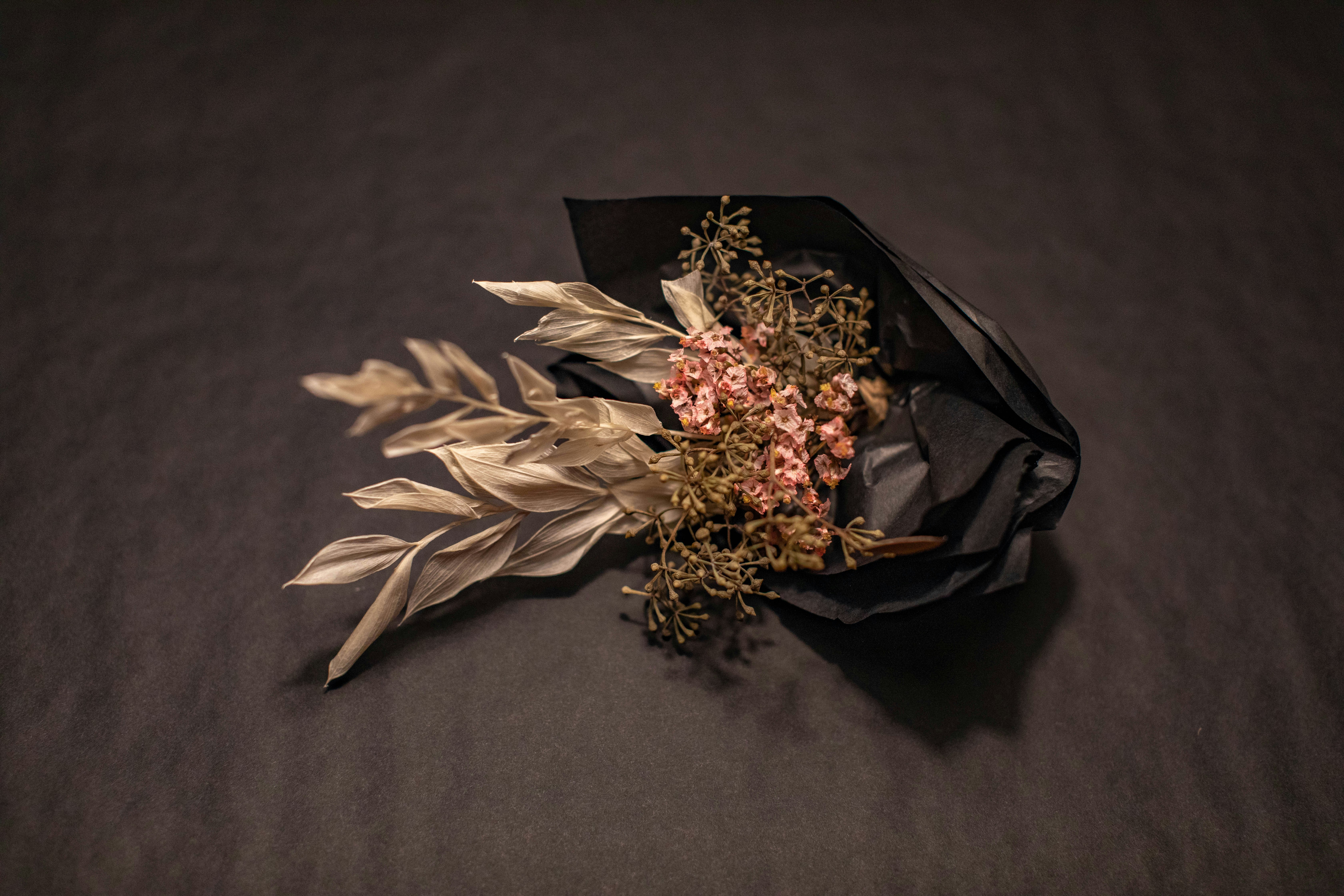 茶色と赤の花束の写真 Unsplashで見つける茶色の無料写真