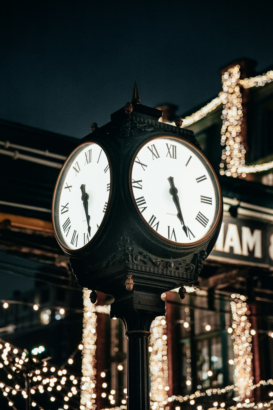 black and white analog clock at 10 00