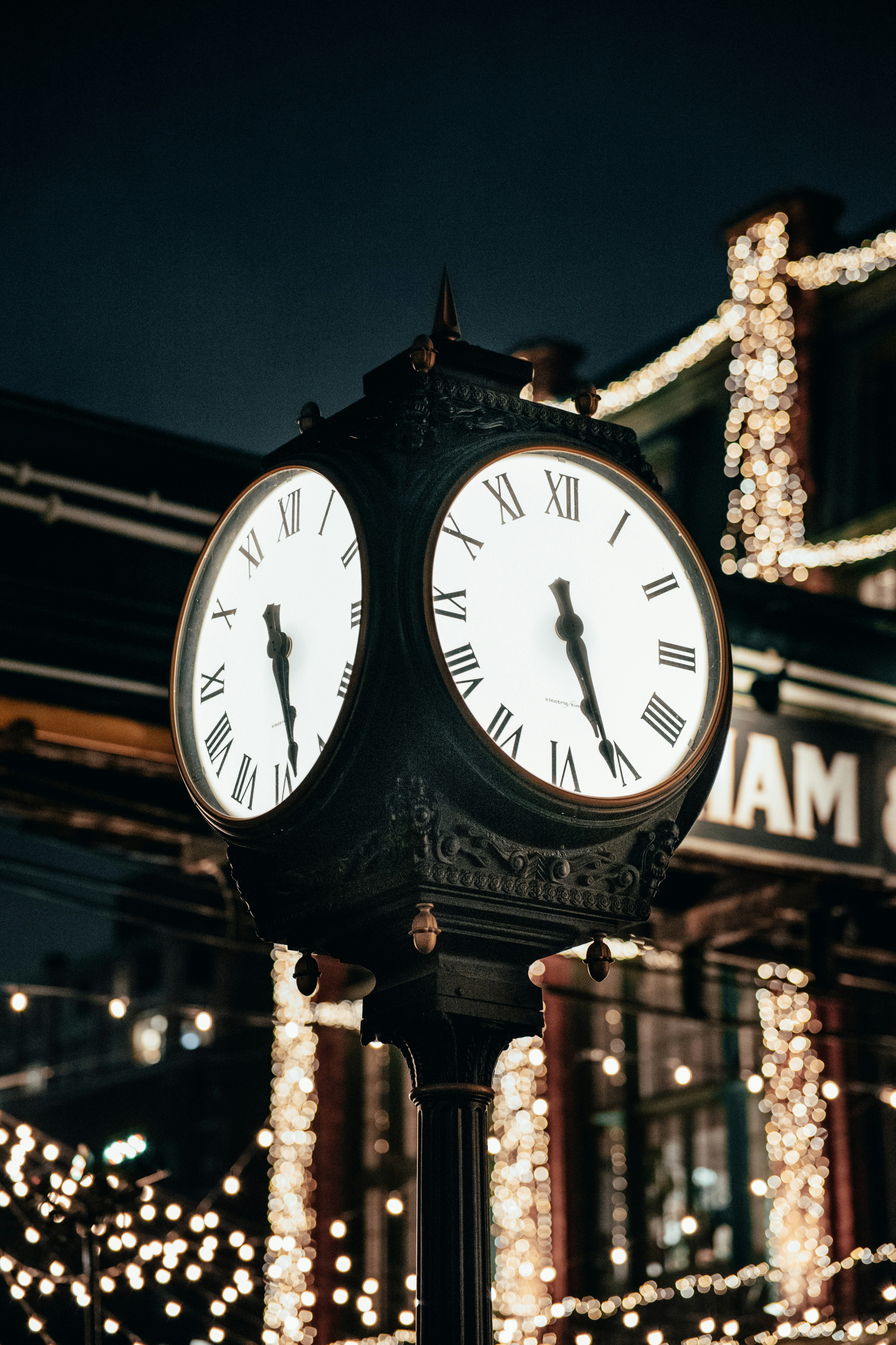 black and white analog clock at 10 00