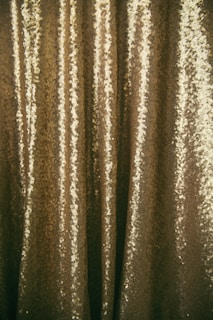 Special effect print with shiny textures on fabric