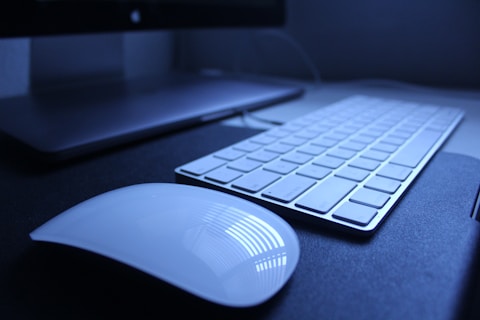 white apple keyboard on black table