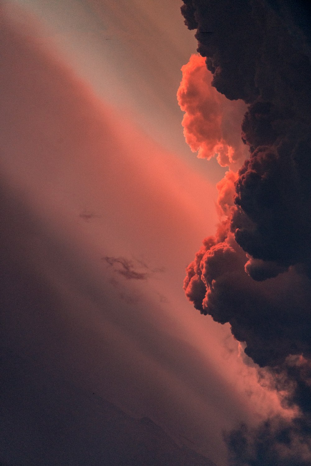 Weiße Wolken und blauer Himmel