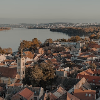 aerial view of city buildings during daytime που να μείνετε στο Βελιγράδι