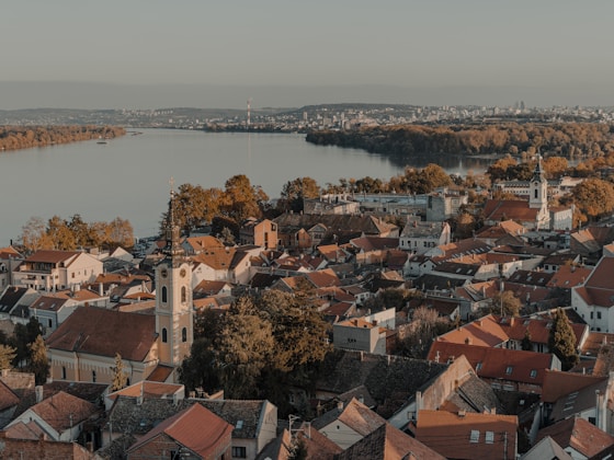 aerial view of city buildings during daytime που να μείνετε στο Βελιγράδι