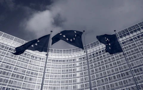 Image d'article pour: Bruxelles révise MiCA, réponses attendues sous quatre semaines