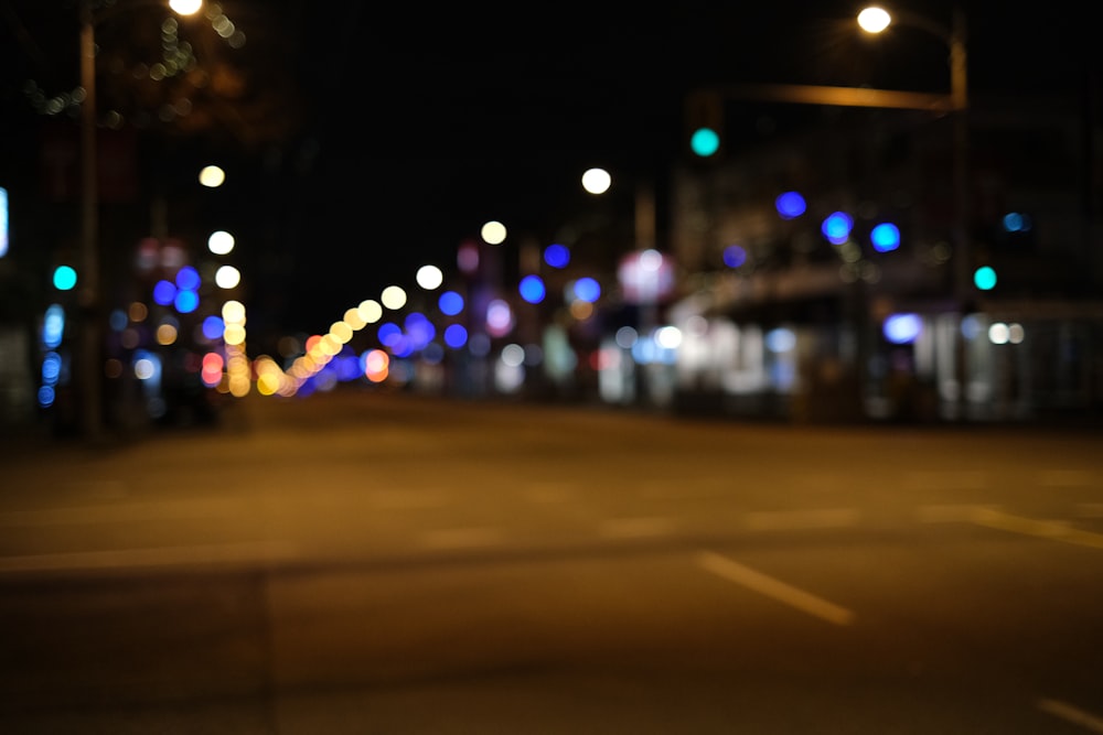 Luces de la ciudad durante la noche