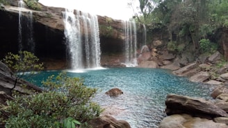 waterfalls on rocky shore during daytime