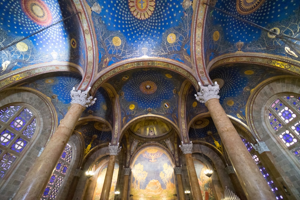 Plafond cathédrale bleu et or