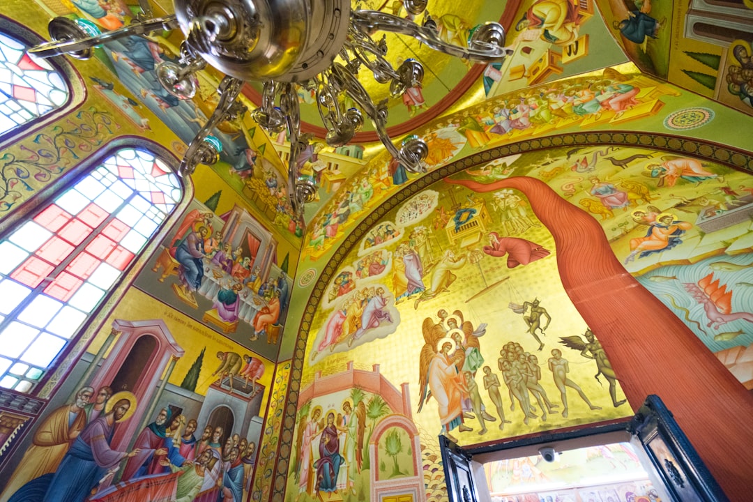 gold and red floral ceiling