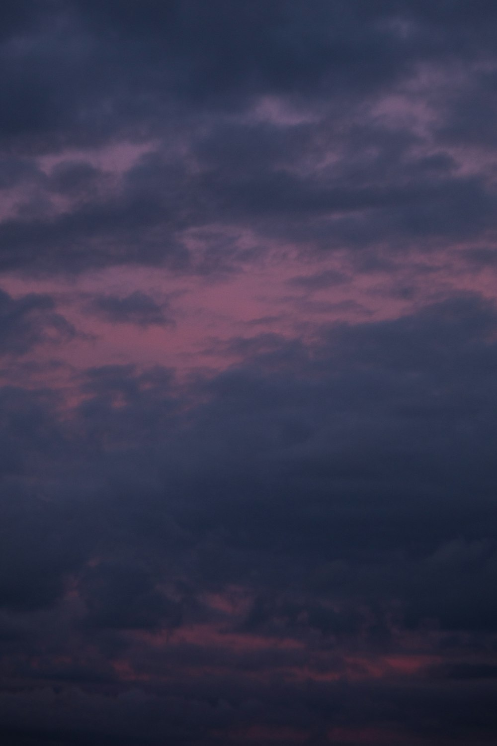 nubes blancas y cielo azul