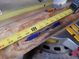 yellow and blue measuring tape