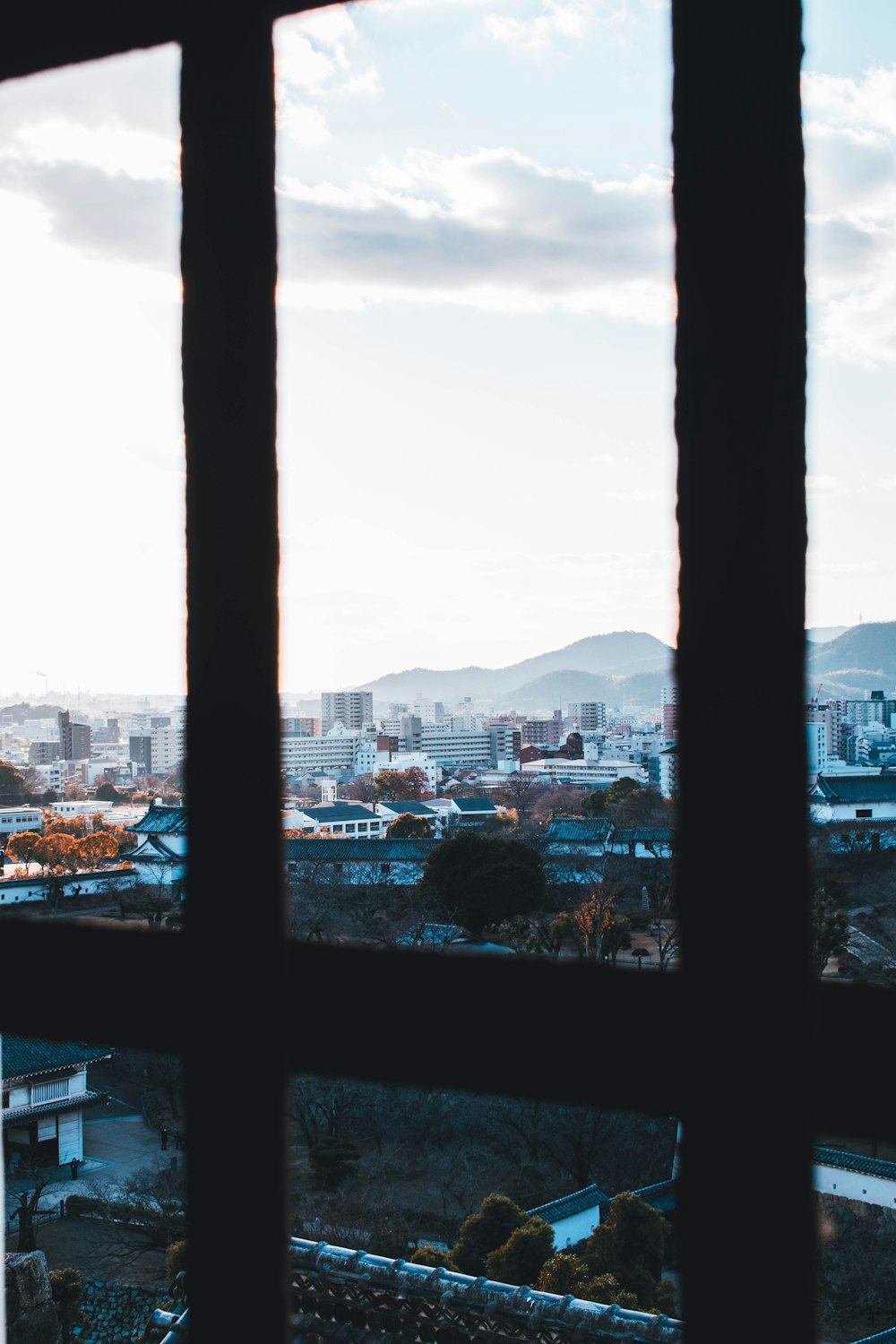 ciudad con edificios de gran altura durante el día