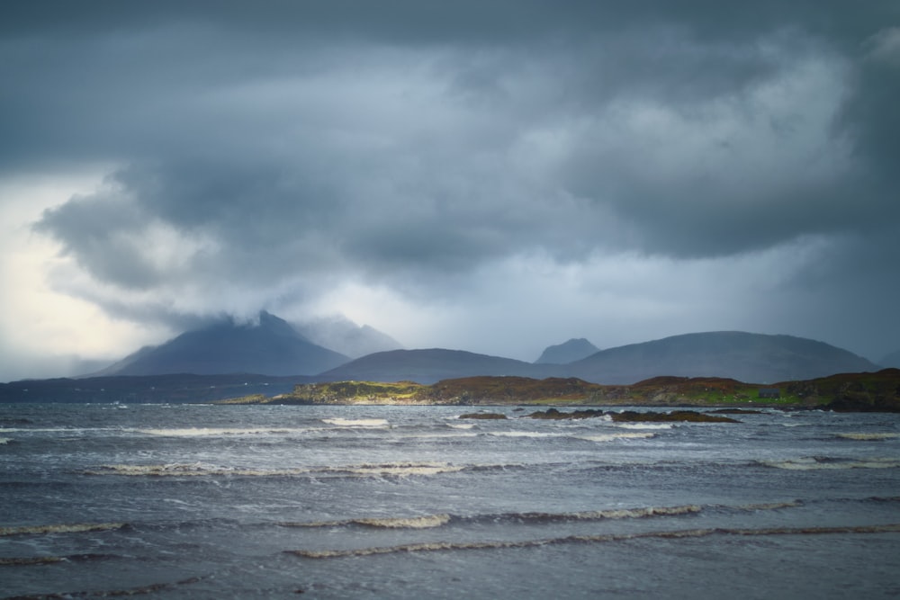 sea waves crashing on shore during daytime