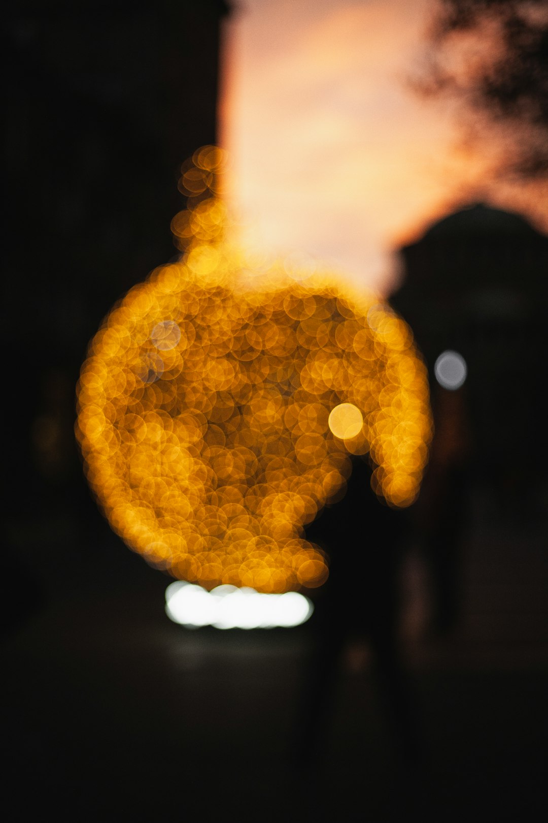 yellow and white bokeh lights