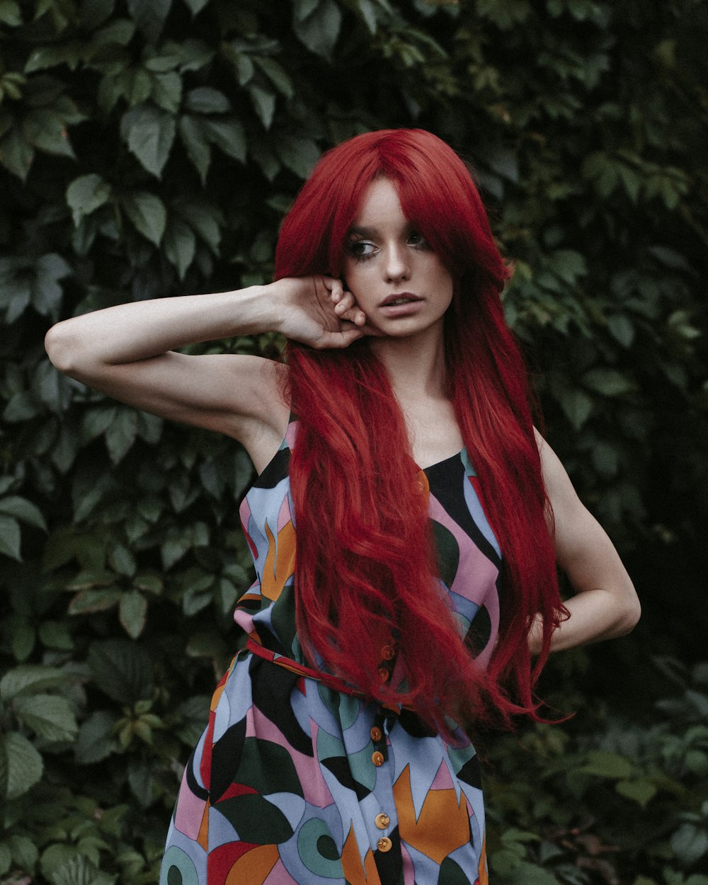 Foto mujer de pelo rojo con vestido sin mangas azul y blanco – Imagen  Disfraz gratis en Unsplash