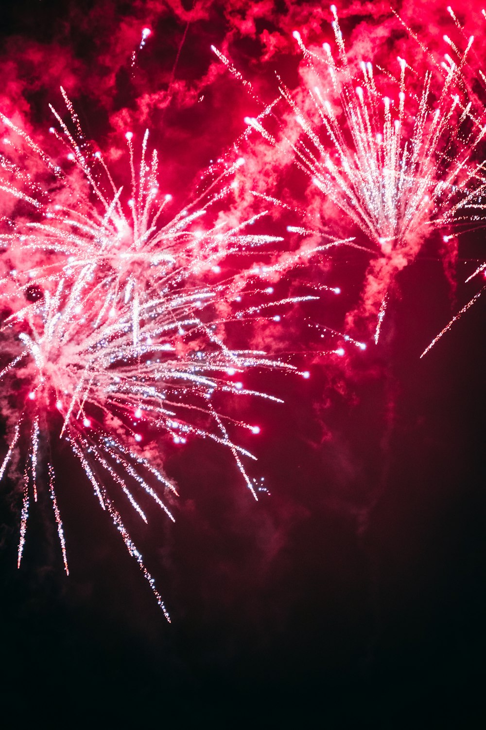 Feu d’artifice rouge et blanc