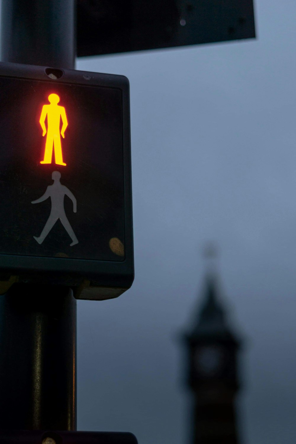 black and red traffic sign