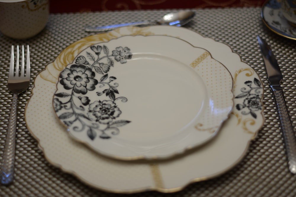 white and black floral ceramic plate