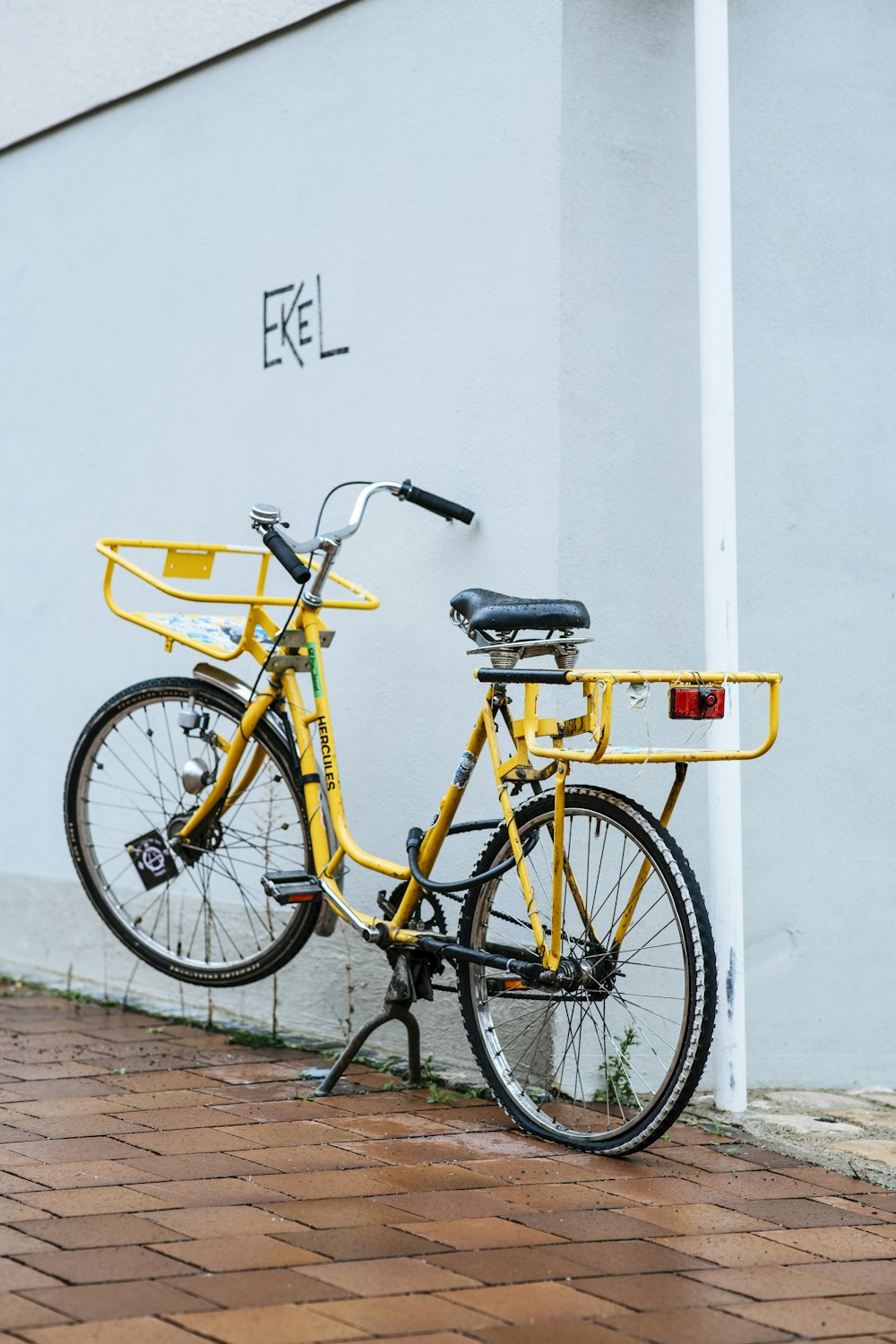 yellow and black city bike