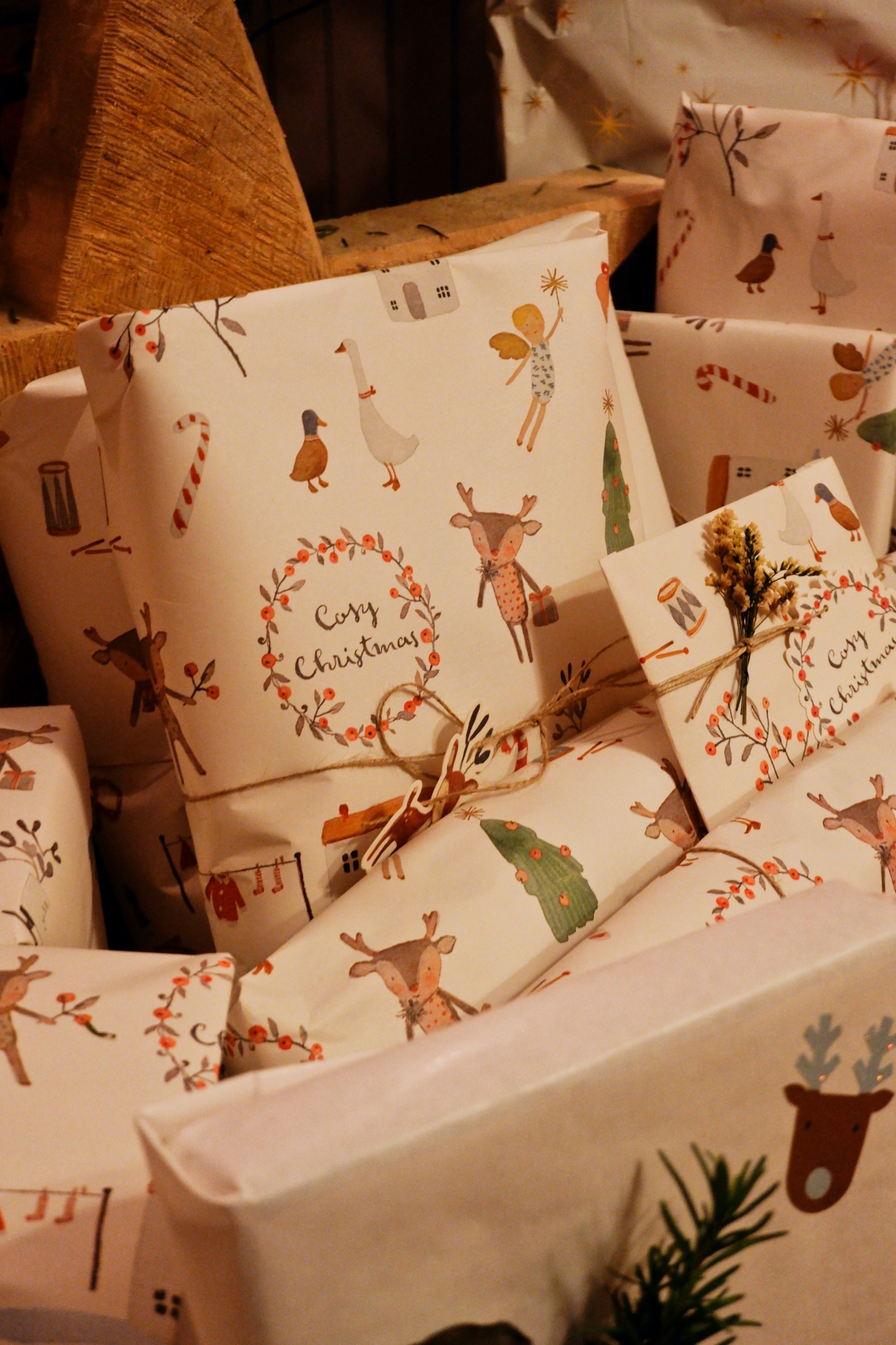 christmas paper background, wallpaper, Christmas Paper Crafts for Adults: Festive Ideas 5