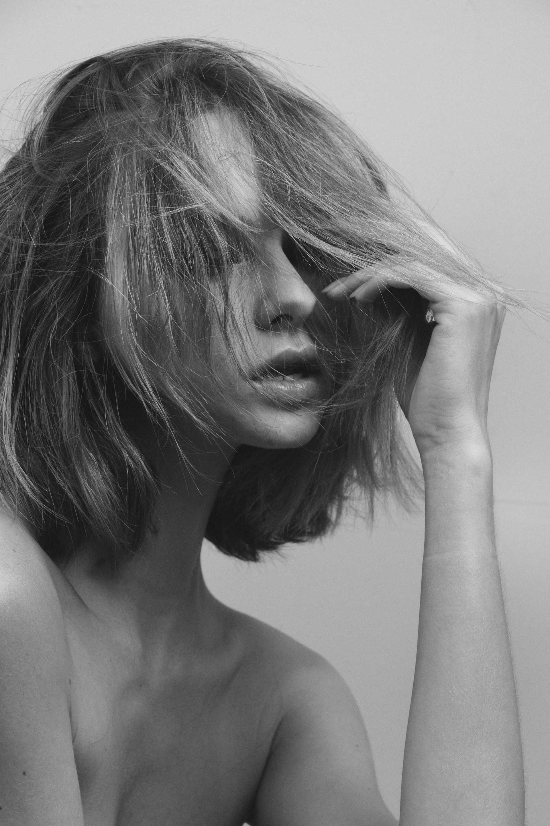 black and white bed linen