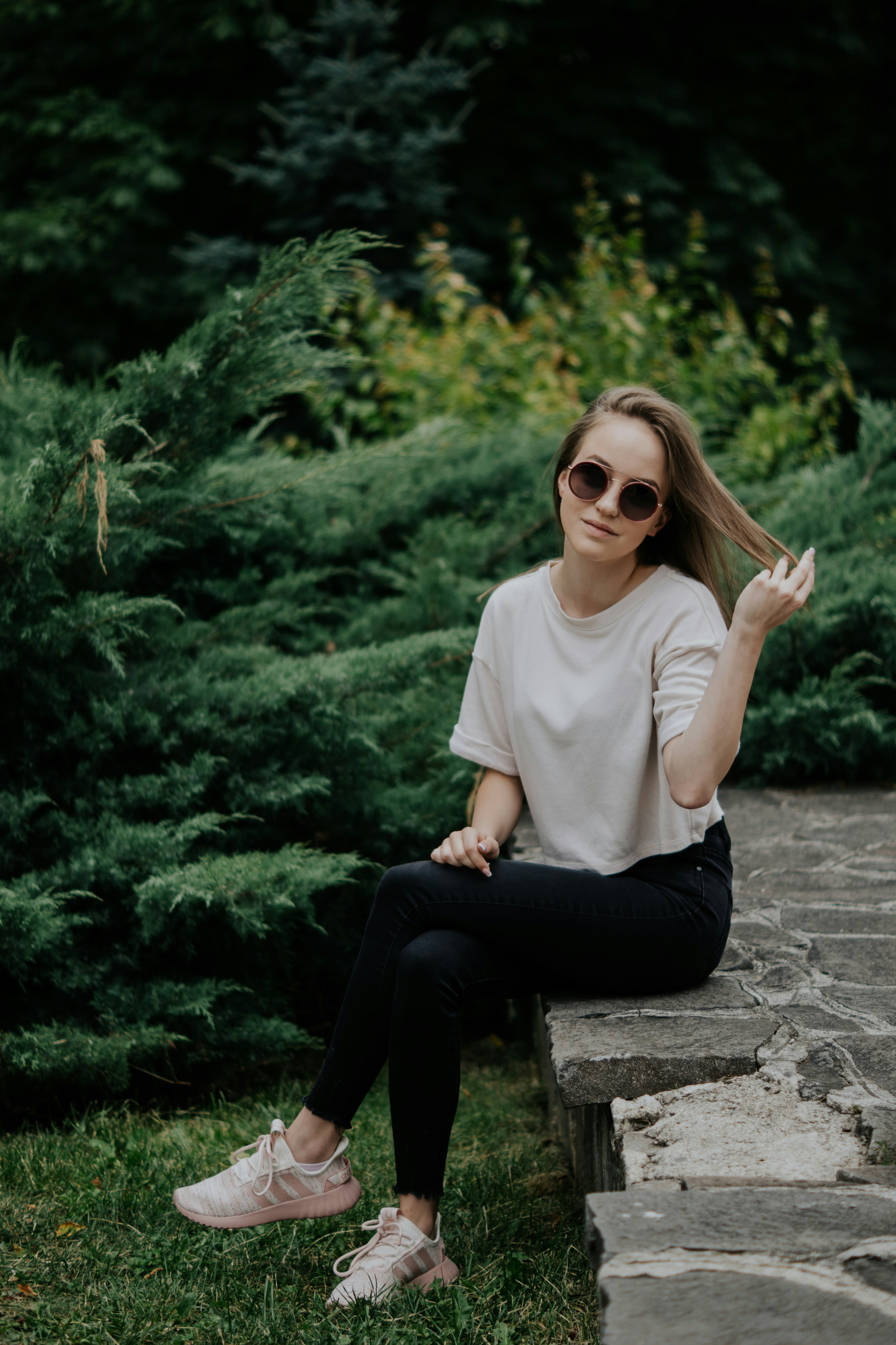 adidas advantage sneaker outfit