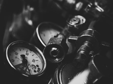 black and white analog gauge