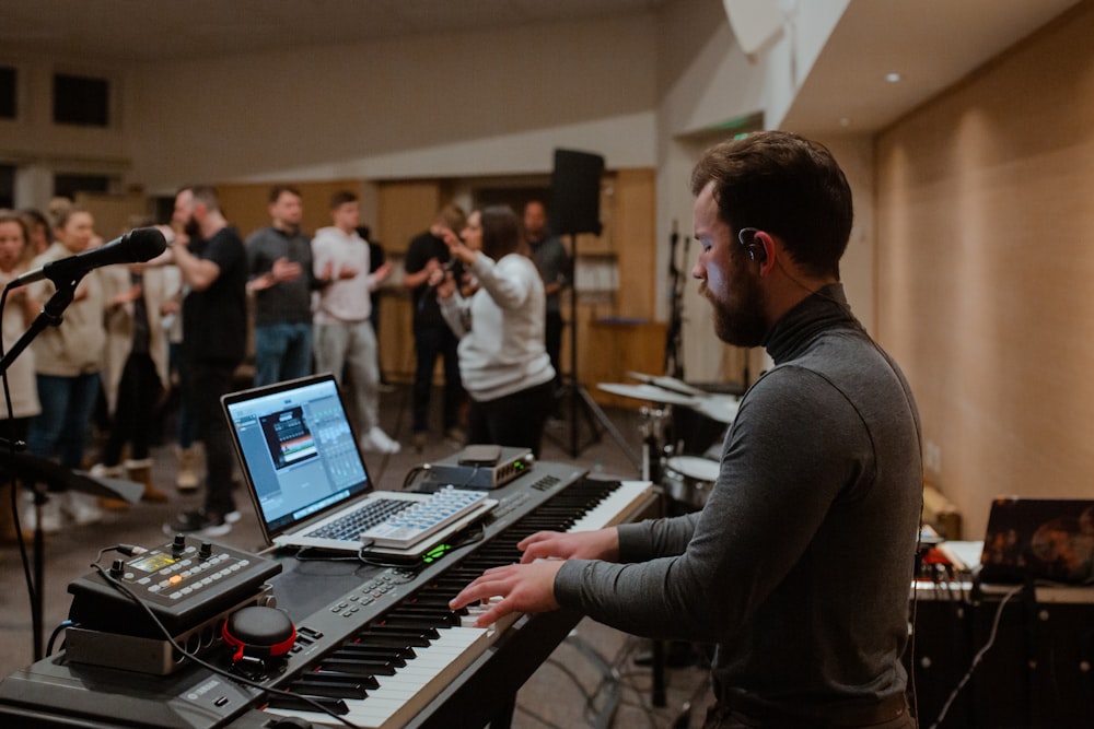 man in black long sleeve shirt using macbook pro