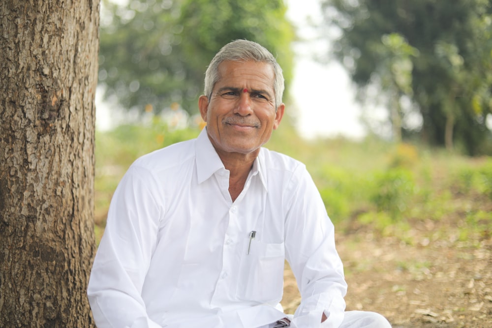 man in white dress shirt wearing eyeglasses