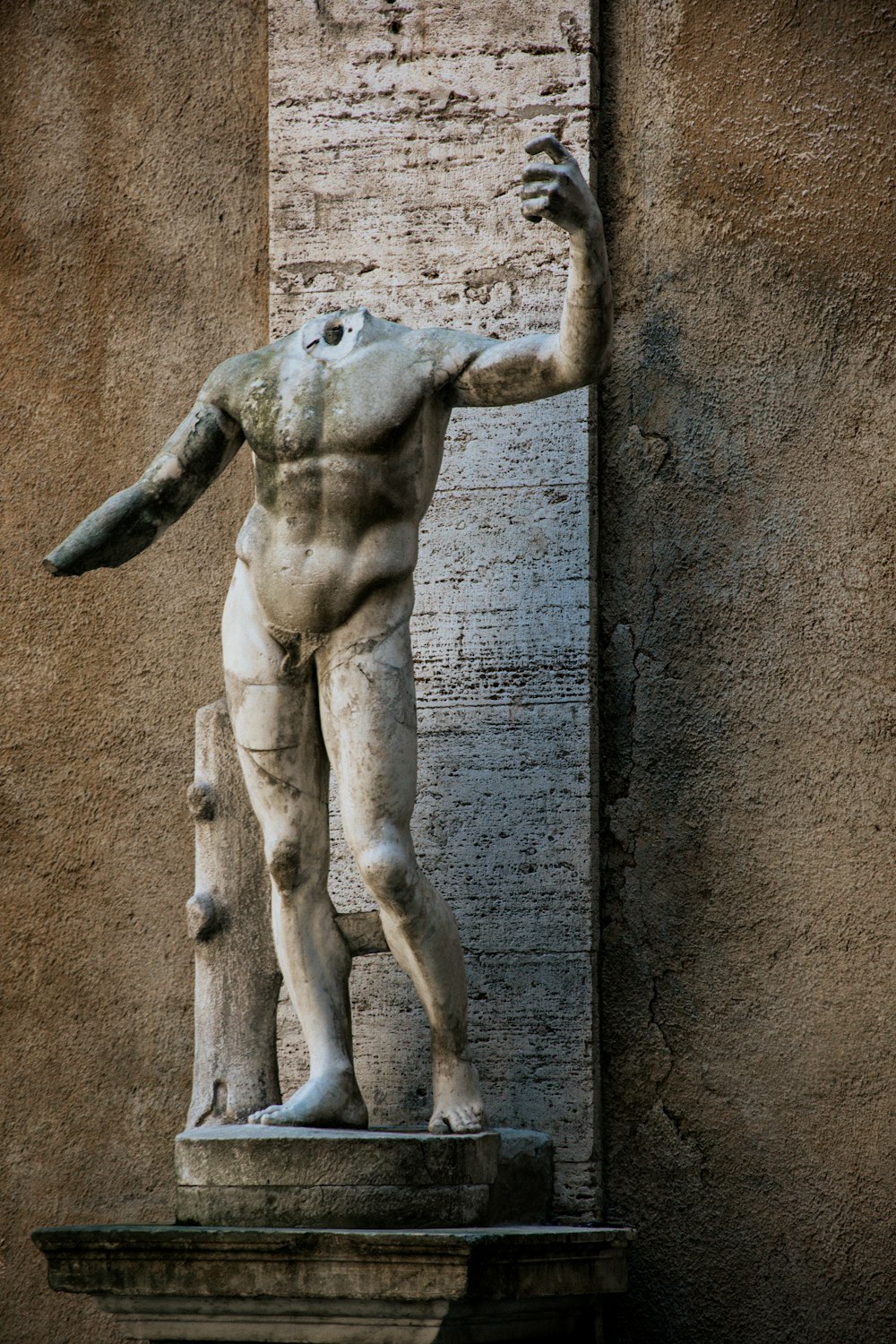 gray concrete statue of man