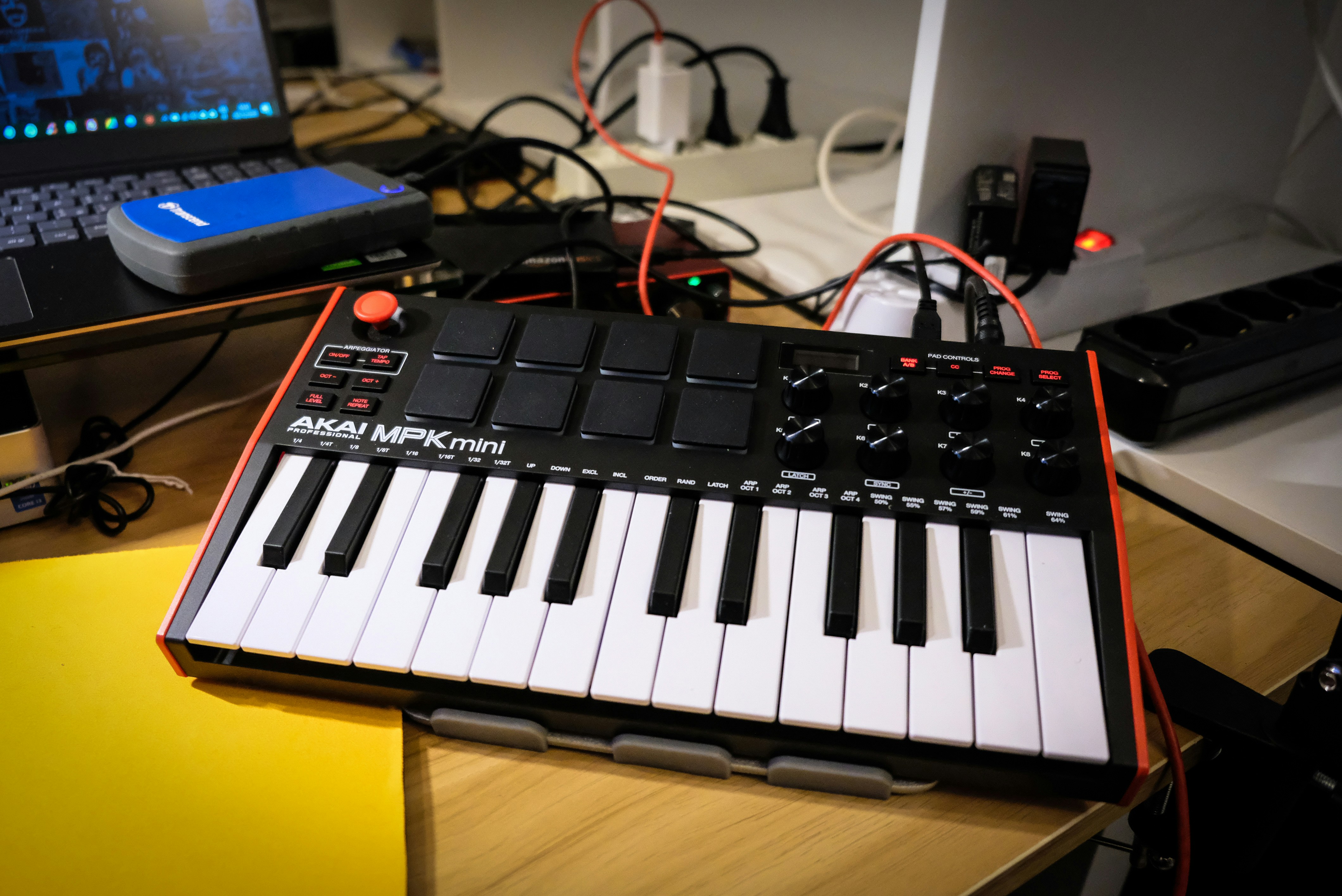 Black and white electric keyboard photo – Free Mpk mini Image on Unsplash