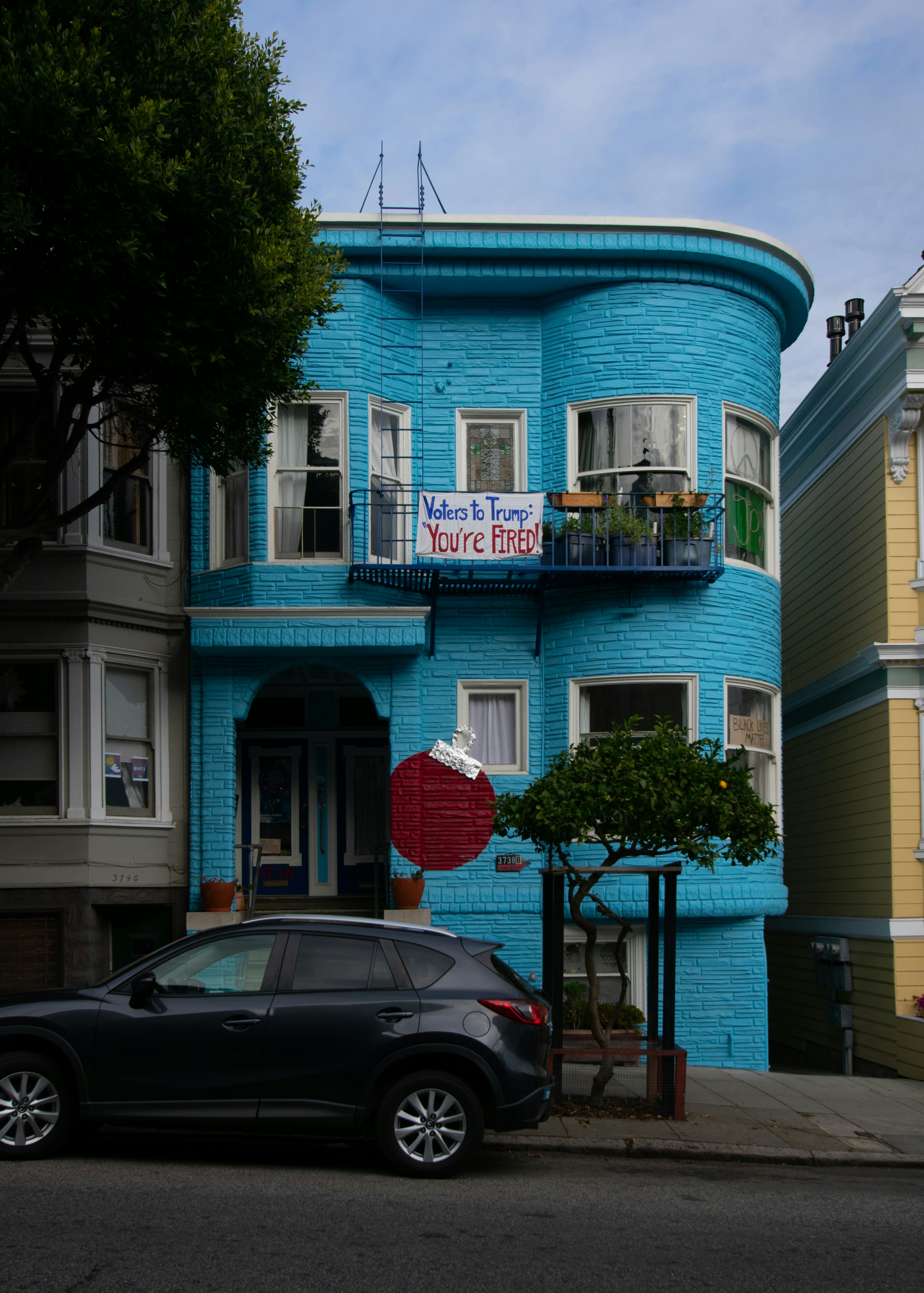 Example of creative exterior house paint choices